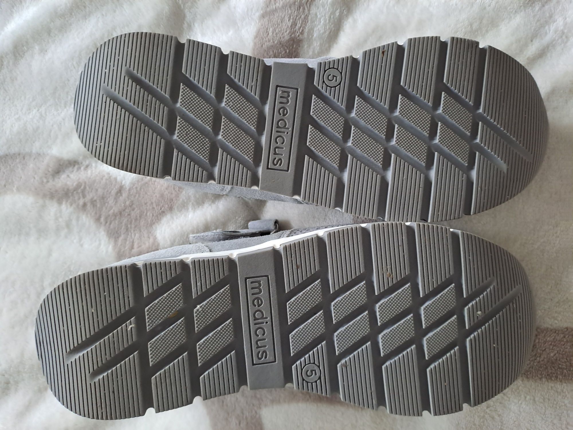 Medyczne buty marki MEDICUS stan jak nowe rozm 29 ( 25 cm).