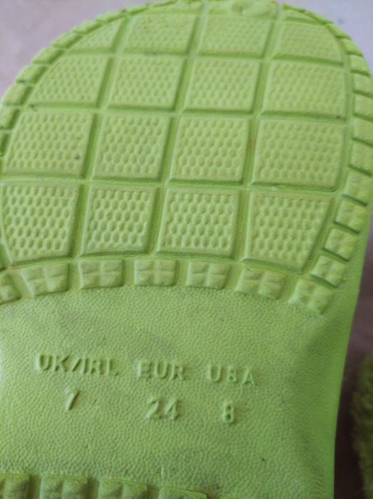 Chinelos do Grinch tamanho 24