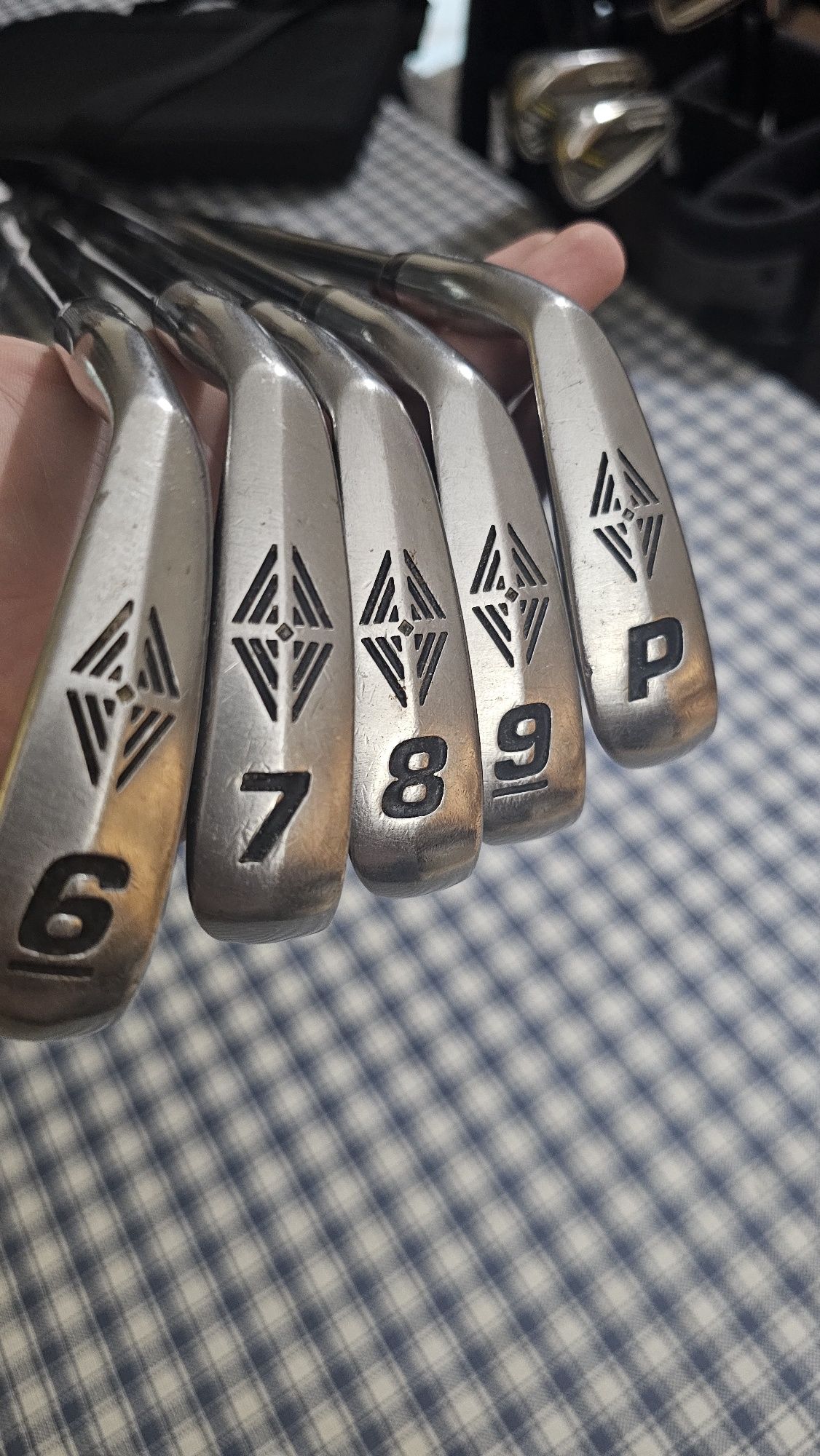 Vários conjuntos golfe em optimo estado para desocupar