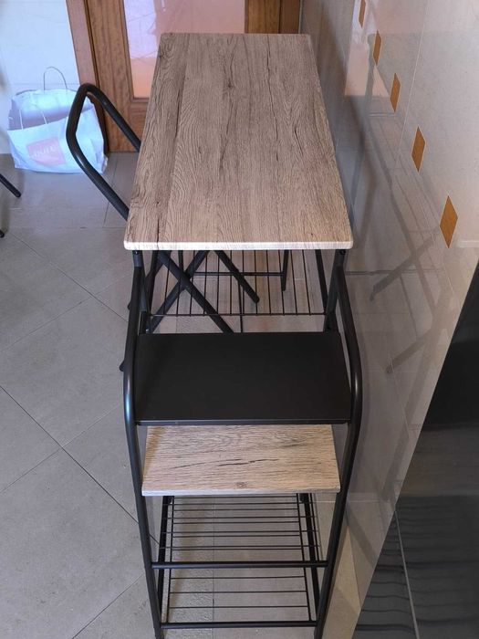 Mesa de cozinha (com 1 cadeira)