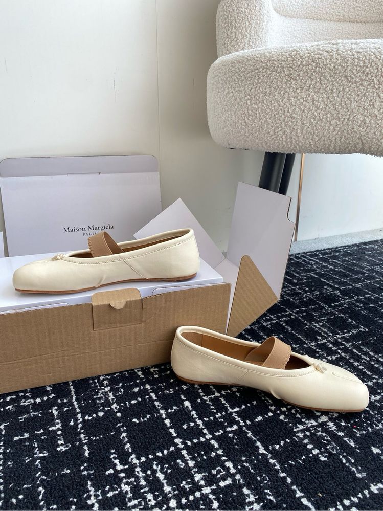 Молочні балетки таби на резинці Tabi Ballerinas Maison Margiela 38