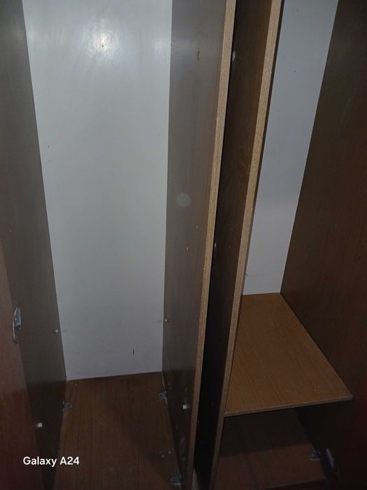 Шкаф з двох частин, Б\В