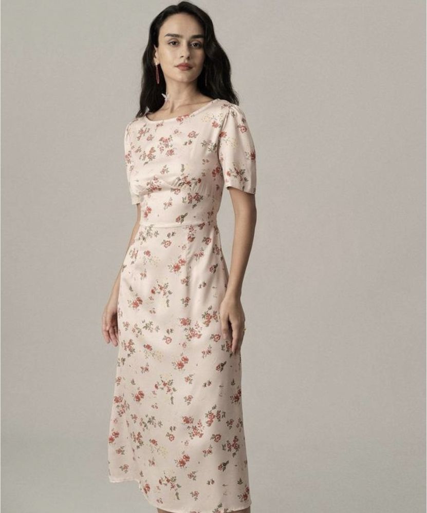 Шовкова атласна сукня, нова у вінтажному стилі ретро.