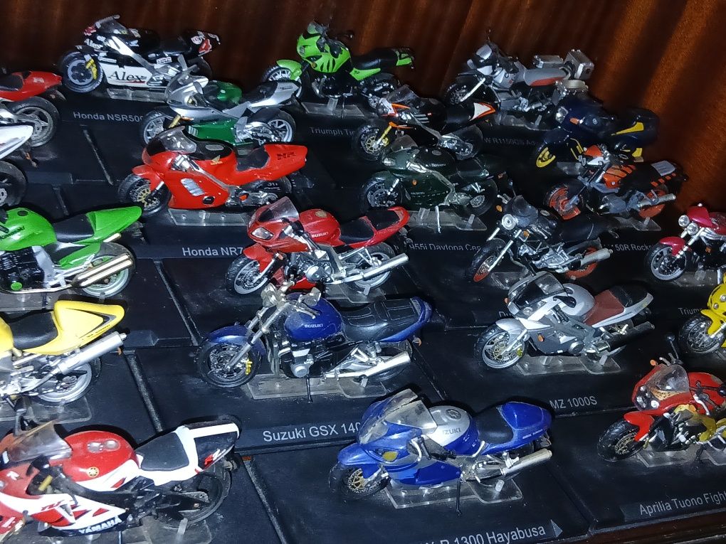 Coleção 24 motos por  150 €