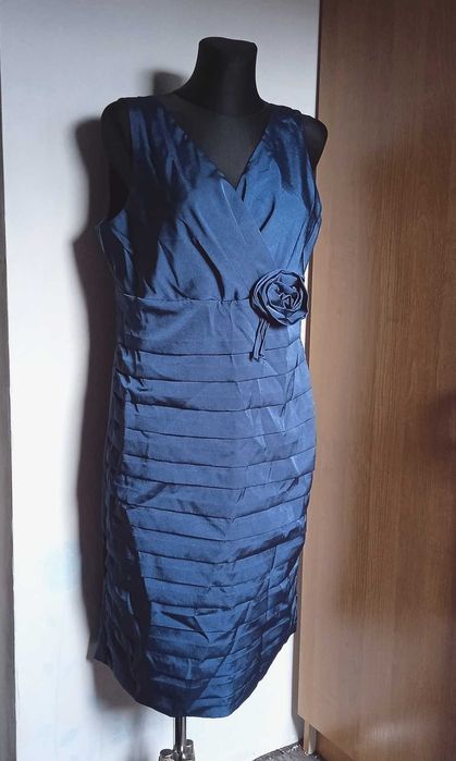 Wizytowa niebieska sukienka r. 46/48