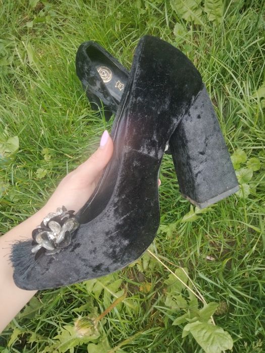 Туфлі на каблку замшеві