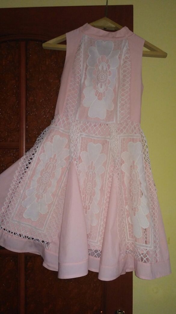 Персиковое платье
