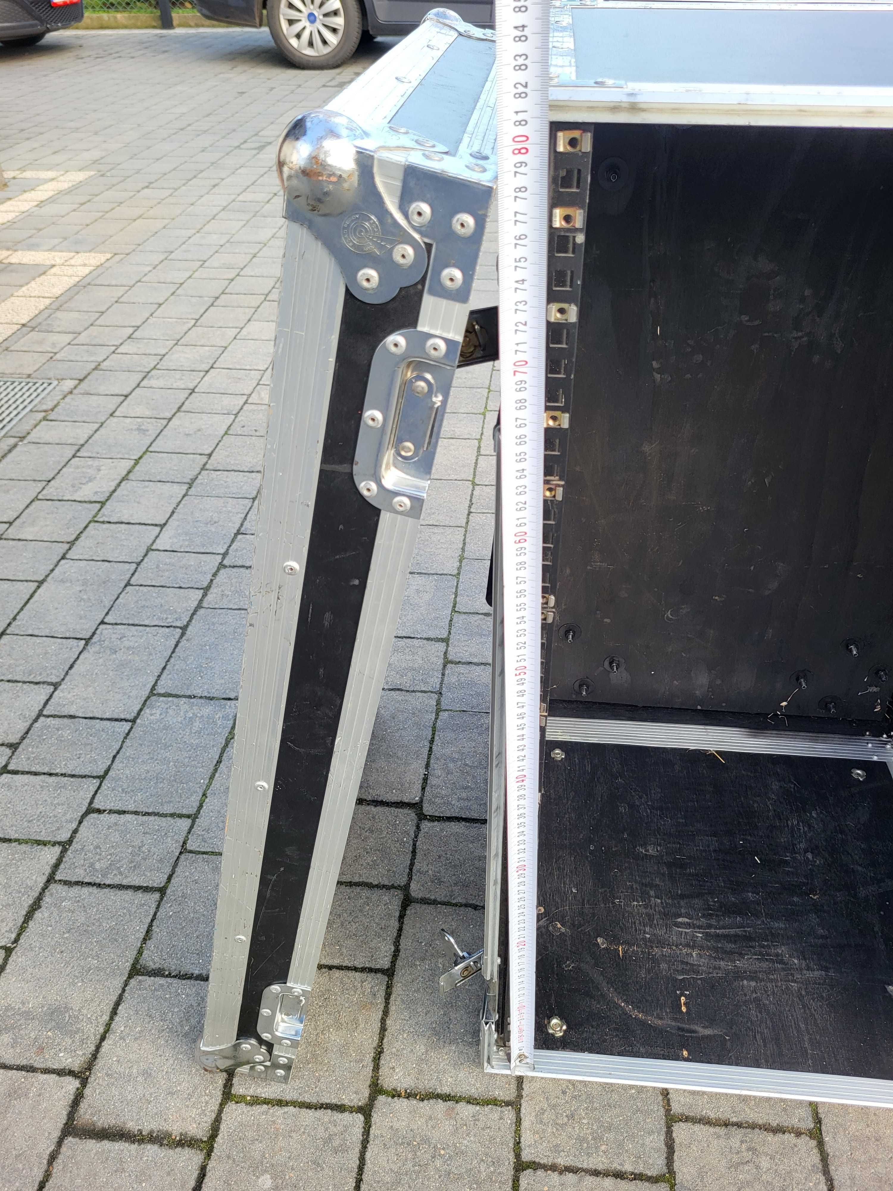 RACK 18U Double door 1x szyna - 47cm do klapy  Dostępne 4 sztuki