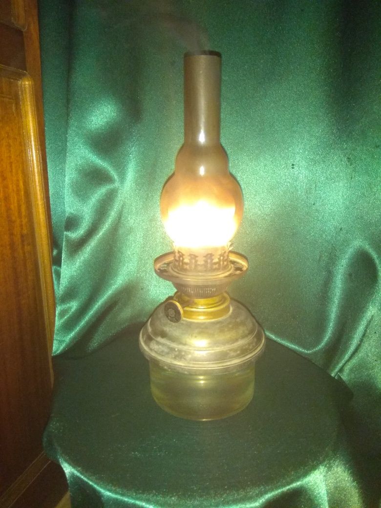 Винтажная керасиновая лампа