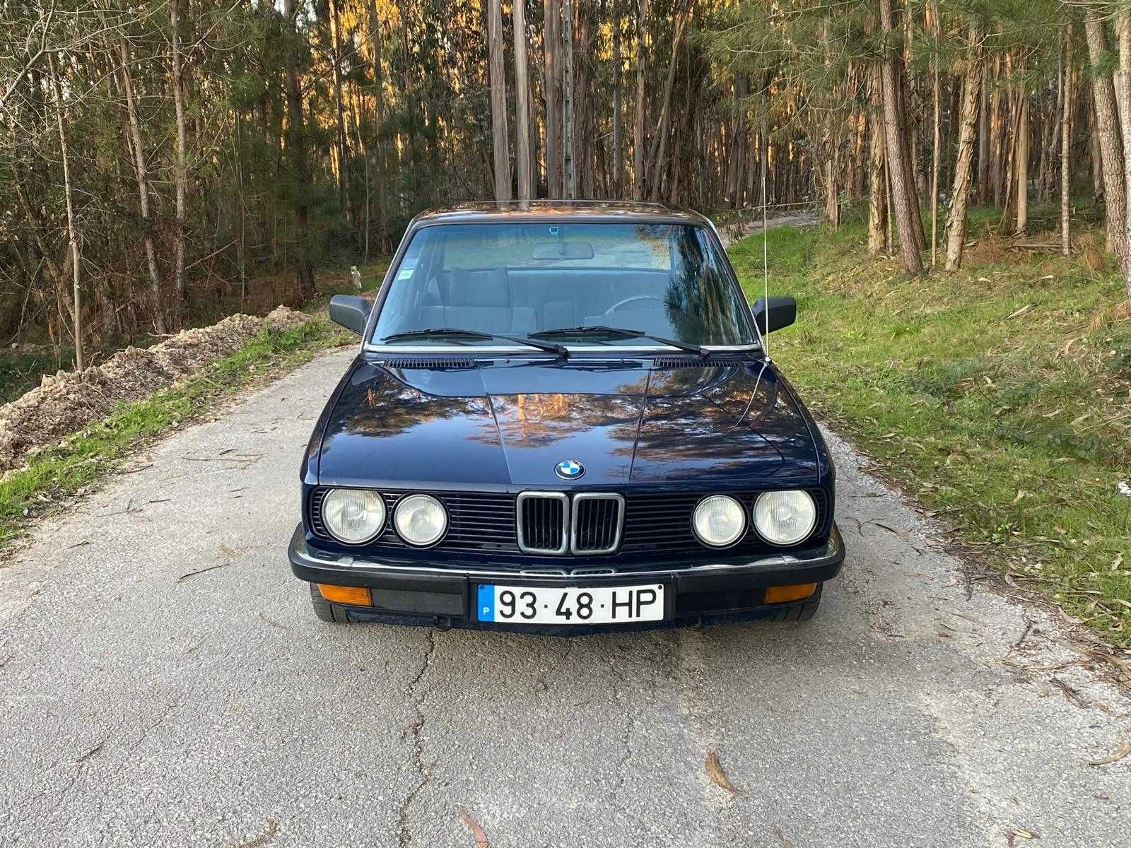 BMW E28 520i - 6 Cilindros