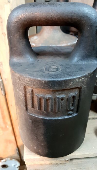 Stare odważniki PRL.Waga szalkowa-odważnik.