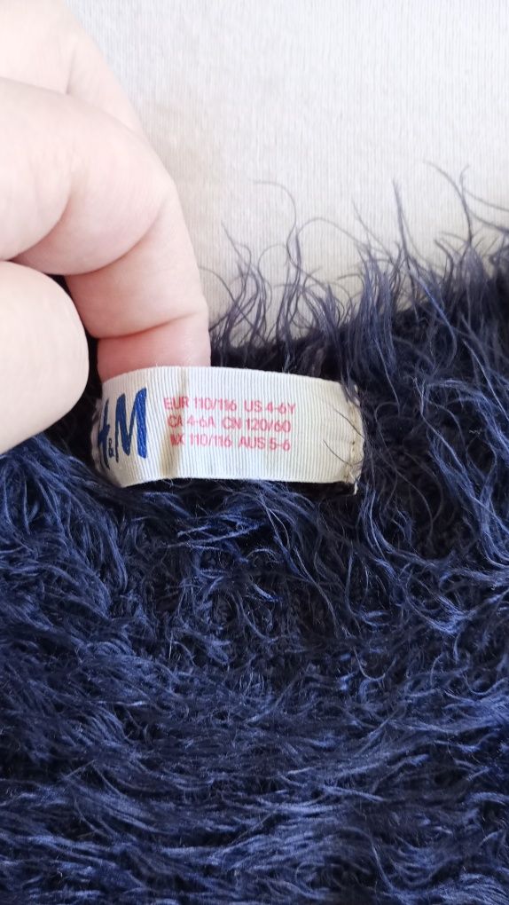 Granatowy włochaty sweter H&M be a hero 110/116