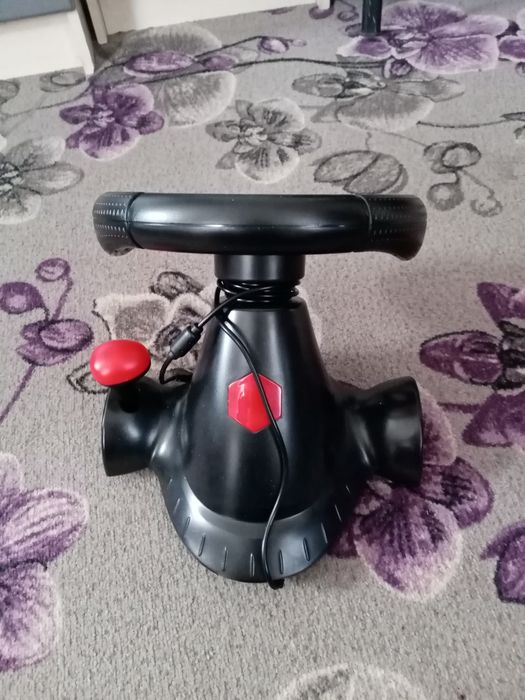 Ігрове кермо з педалями