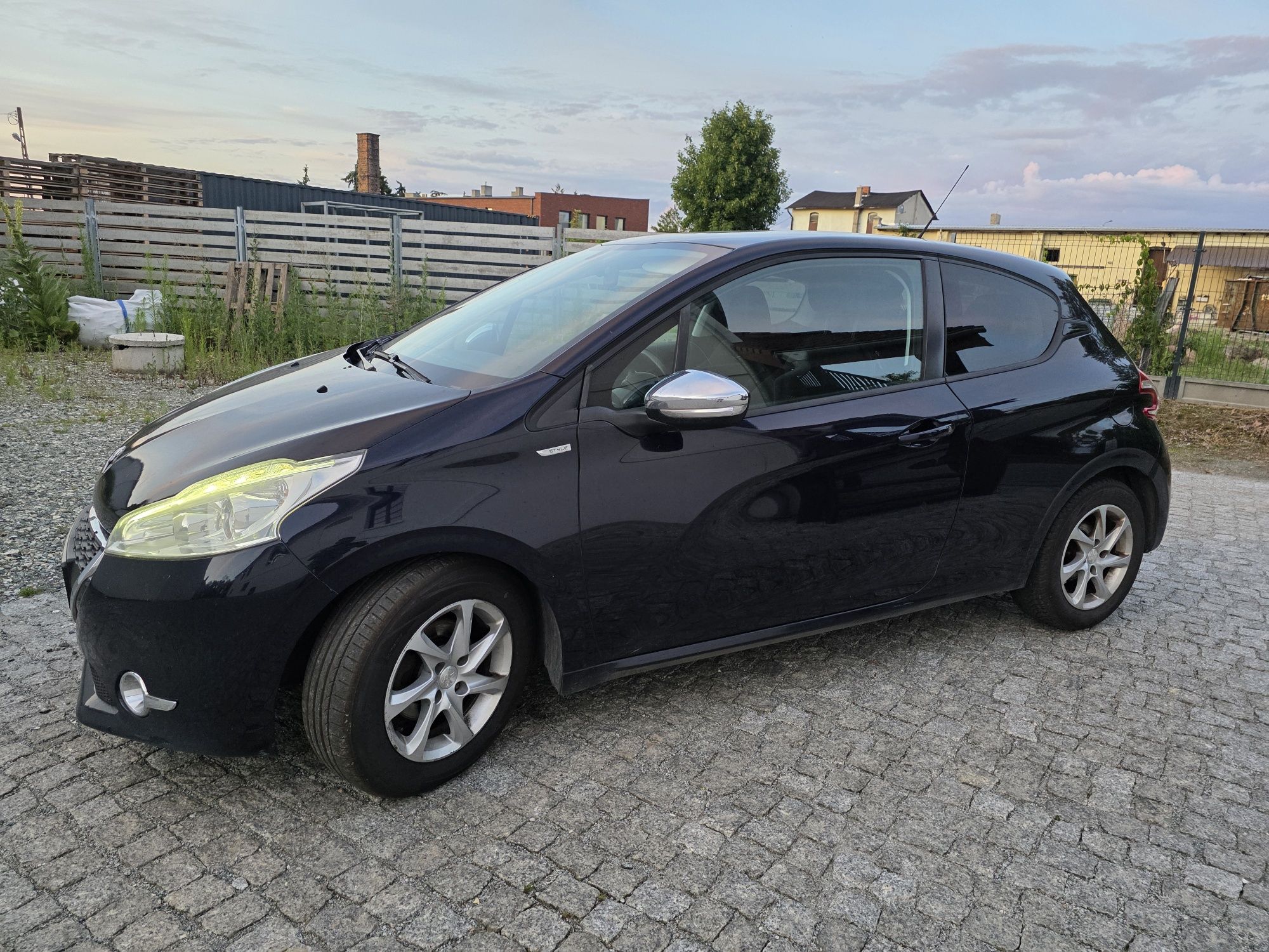 Peugeot 208. 2014 1.6 hdi