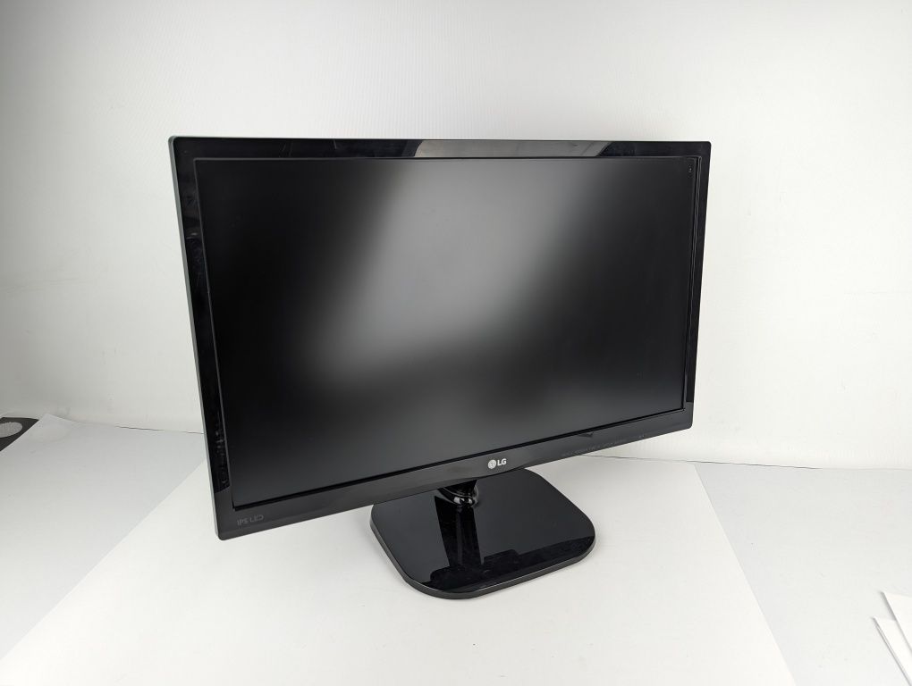 Монітор LG 22" IPS LED VGA