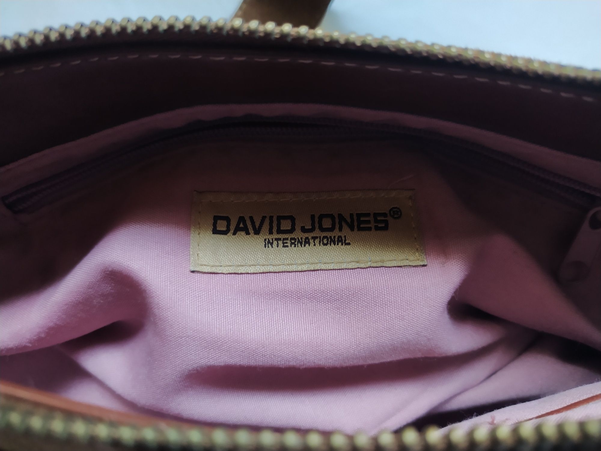Damska zamszowa torebka "David Jones"