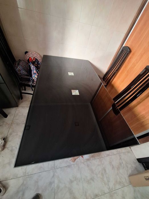 Mesa de jantar de vidro