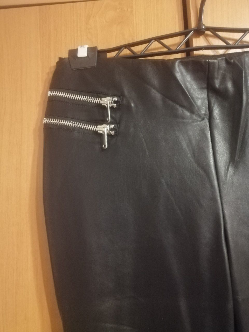 Spodnie ala skórka rozm44