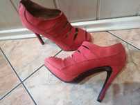 Buty na obcasie r 37