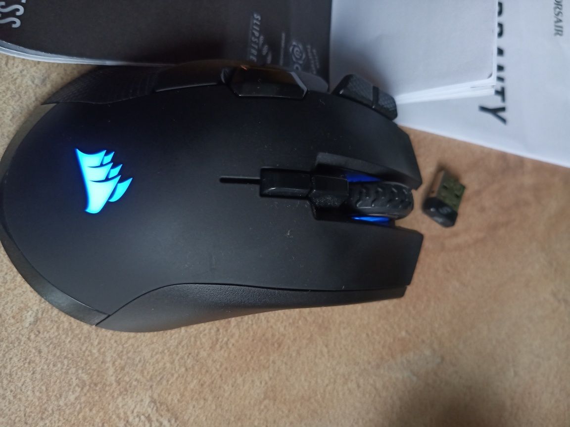 Mysz gamingowa Corsair Ironclaw RGB wireless czarna BT adapter kabel
