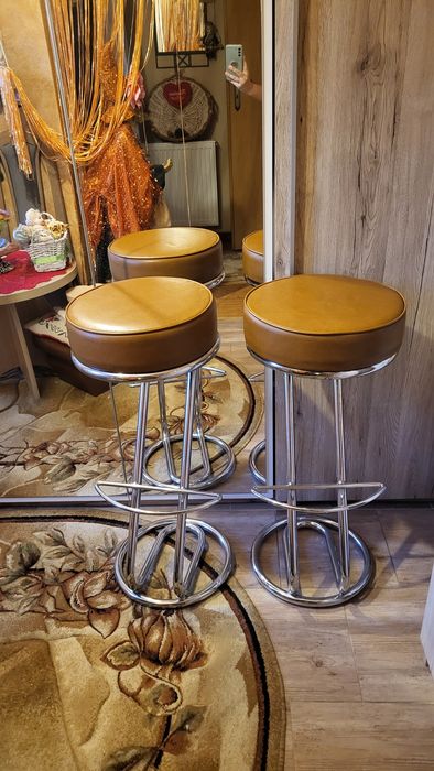 Krzesła bawore, hoker