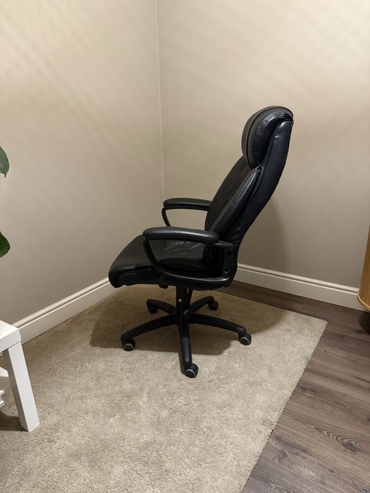 Fotel TJELE Jysk skóra ekologiczna