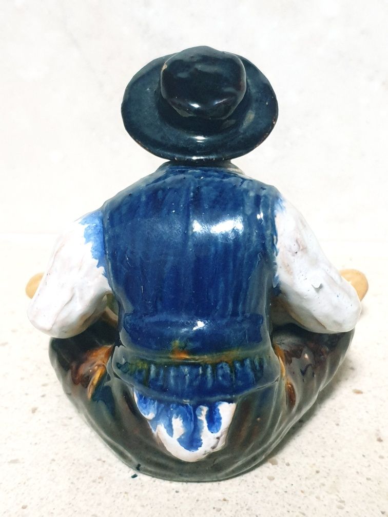 Antiga figura de Zé Povinho em faiança H. Elias  Caldas da Rainha