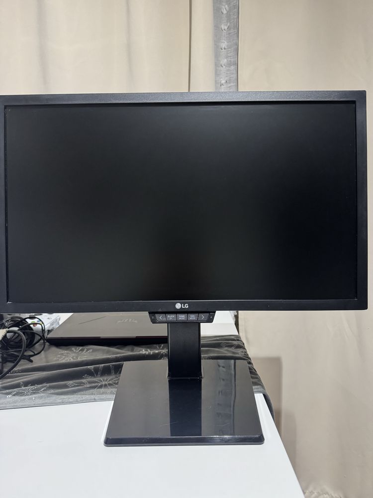 Monitor LG 24GM77-B z kablem zasilającym i DVI