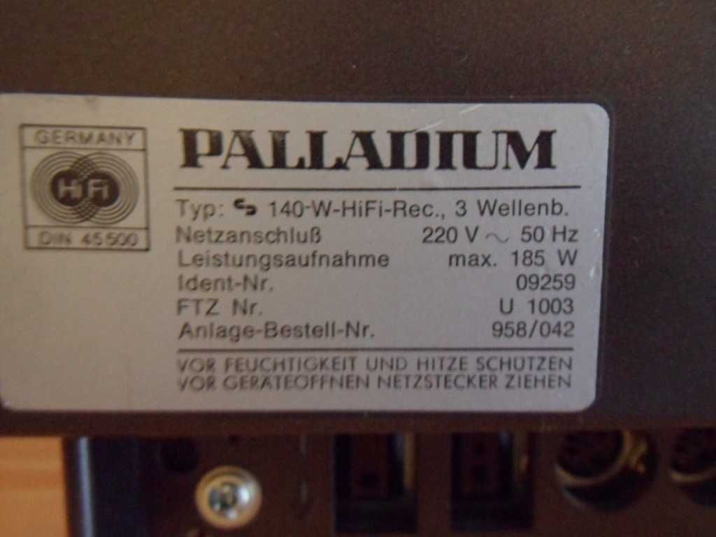 Amplituner Palladium 140w z kolumnami trójdrożnymi.