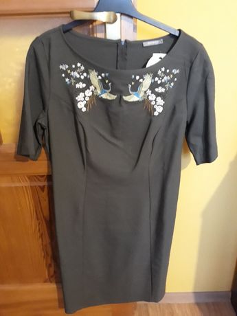 Nowa sukienka o kolorze khaki z haftem orsay rozm 42