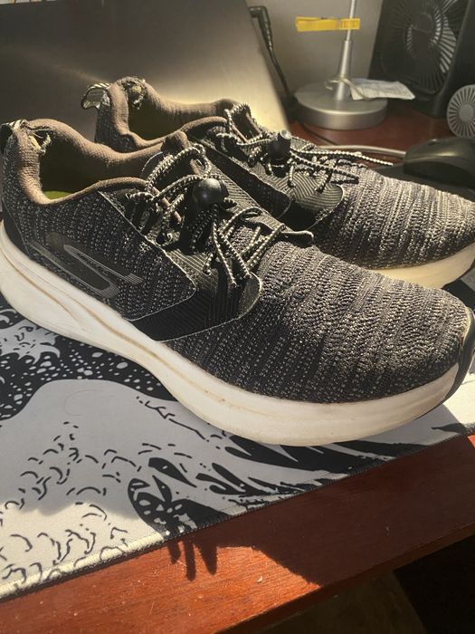 Tenis skechers (N.44)