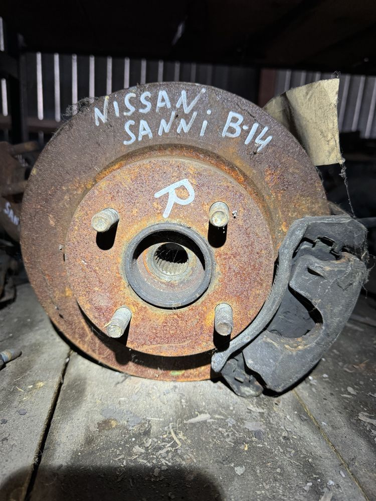 Ступица повортный кулак диск суппорт ниссан санни Nissan sanni