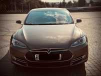 Продам свою  Tesla S 90D