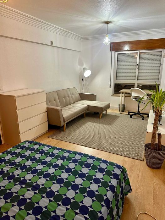 Quarto para arrendar em Paço DArcos, com área de 20m2, mobilado
