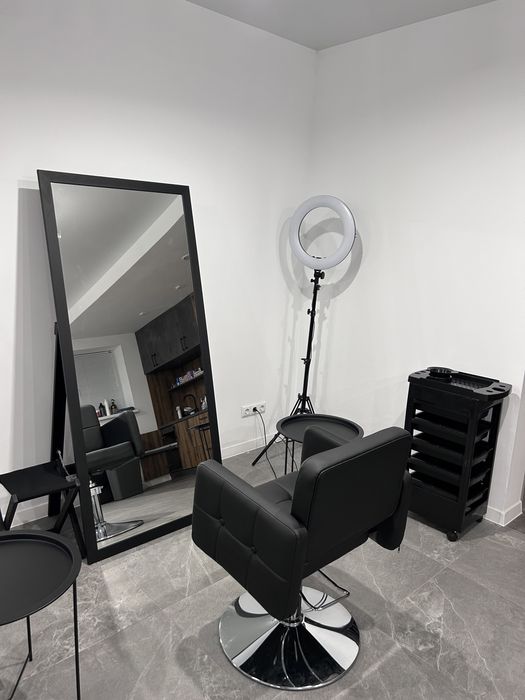 СВЕТ есть,Сдам в аренду кресло парикмахера, место для парикмахера Дафи