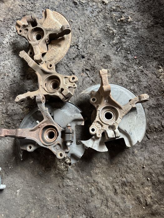 Цапфа поворотний кулак Ford Fiesta mk7 usa