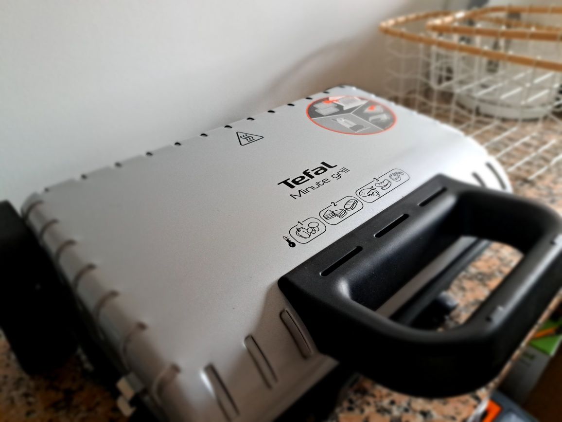 Sanduicheira grill Tefal semi nova