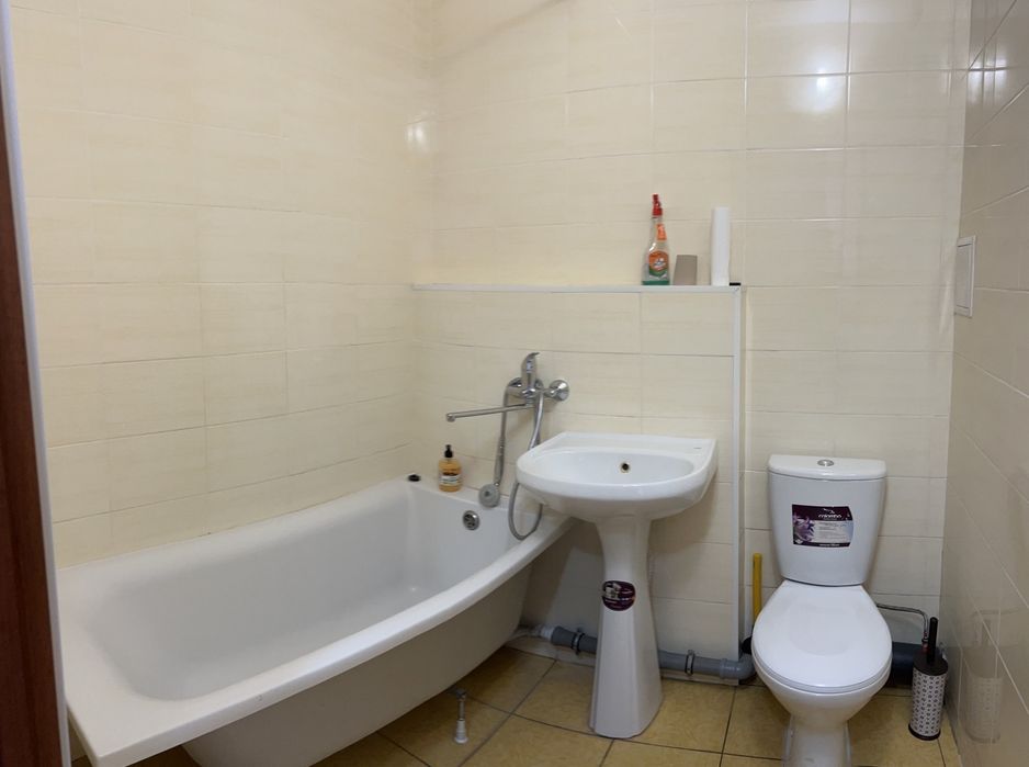 7 небо здам подобово  1-кімнатну затишну квартиру від власника