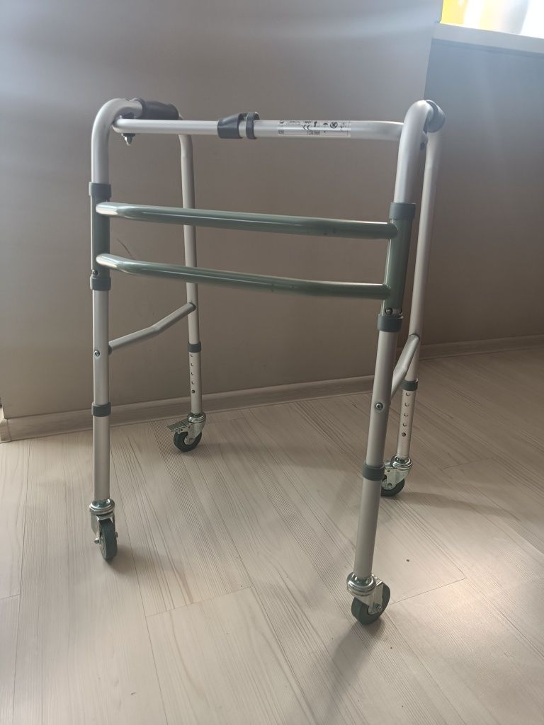 Chodzik-balkonik ułatwiający przemieszczanie się