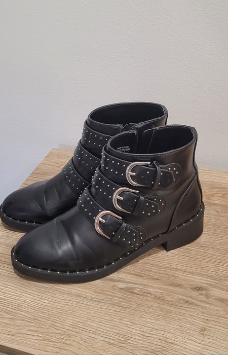 Botas pretas rasas