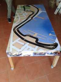Fantástica mesa para crianças Monte Carlo para amantes da F1!