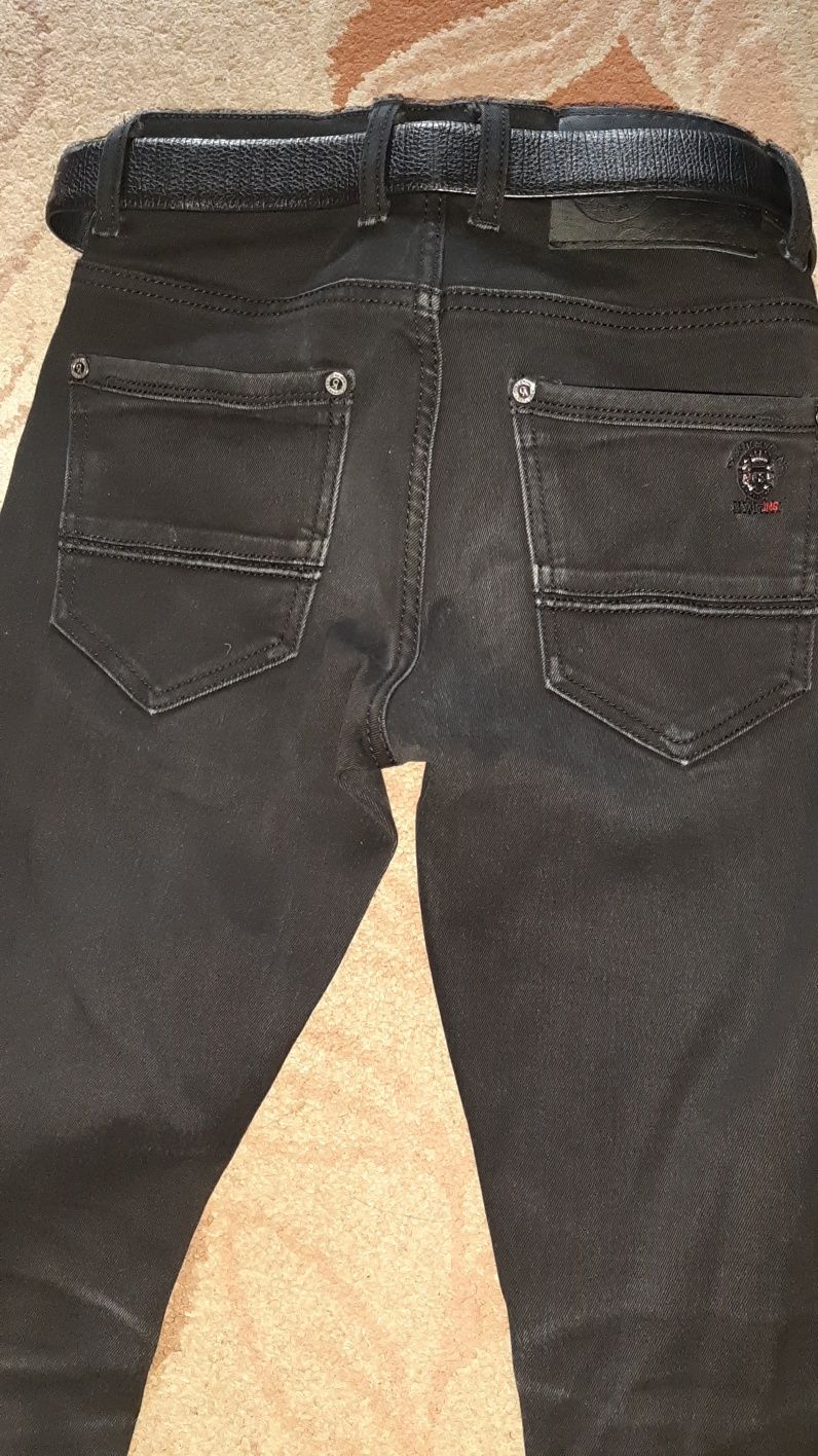 Продам чёрные джинсы, на подростка 13-14лет.