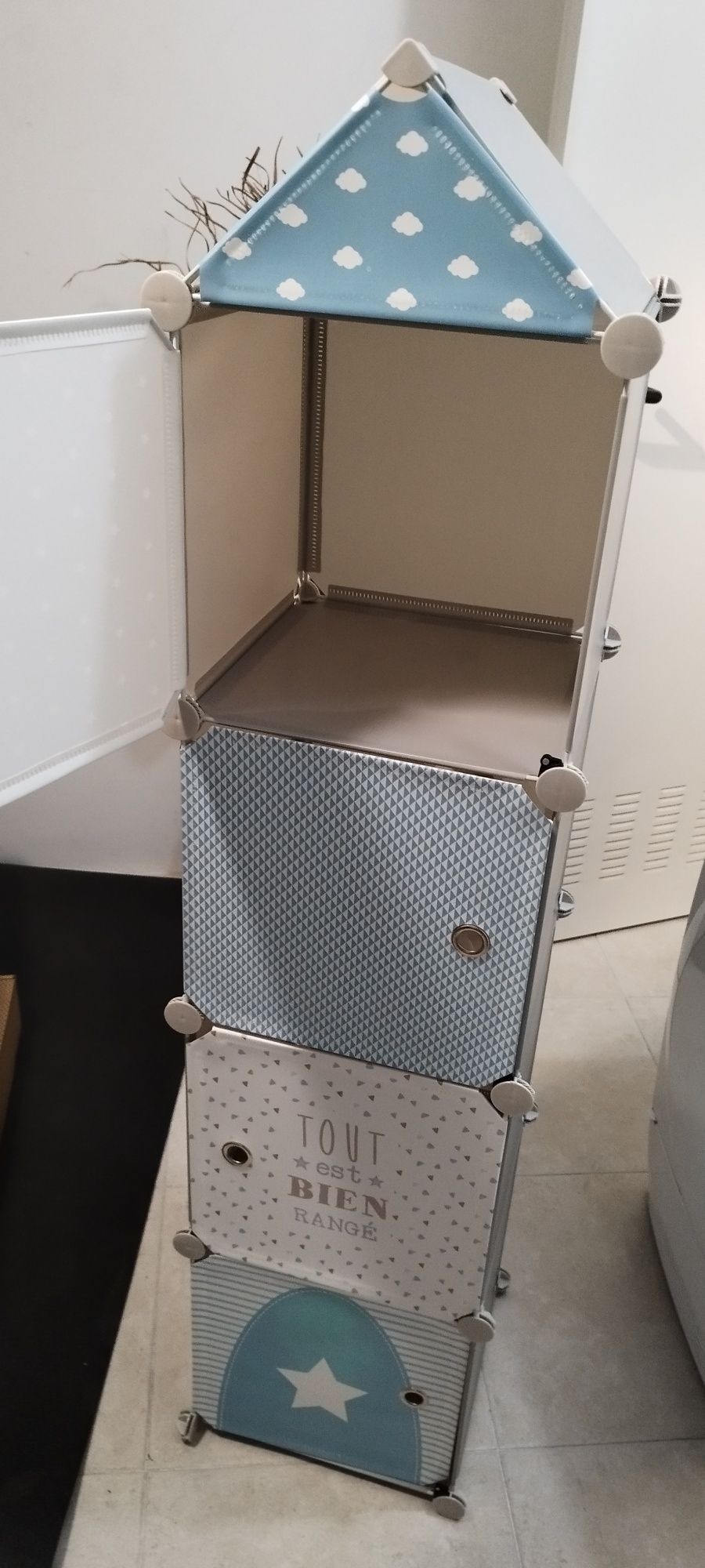 Coluna de arrumação quarto criança
