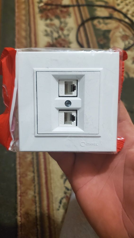 Розетка комп’ютерна подвійна Makel Karea