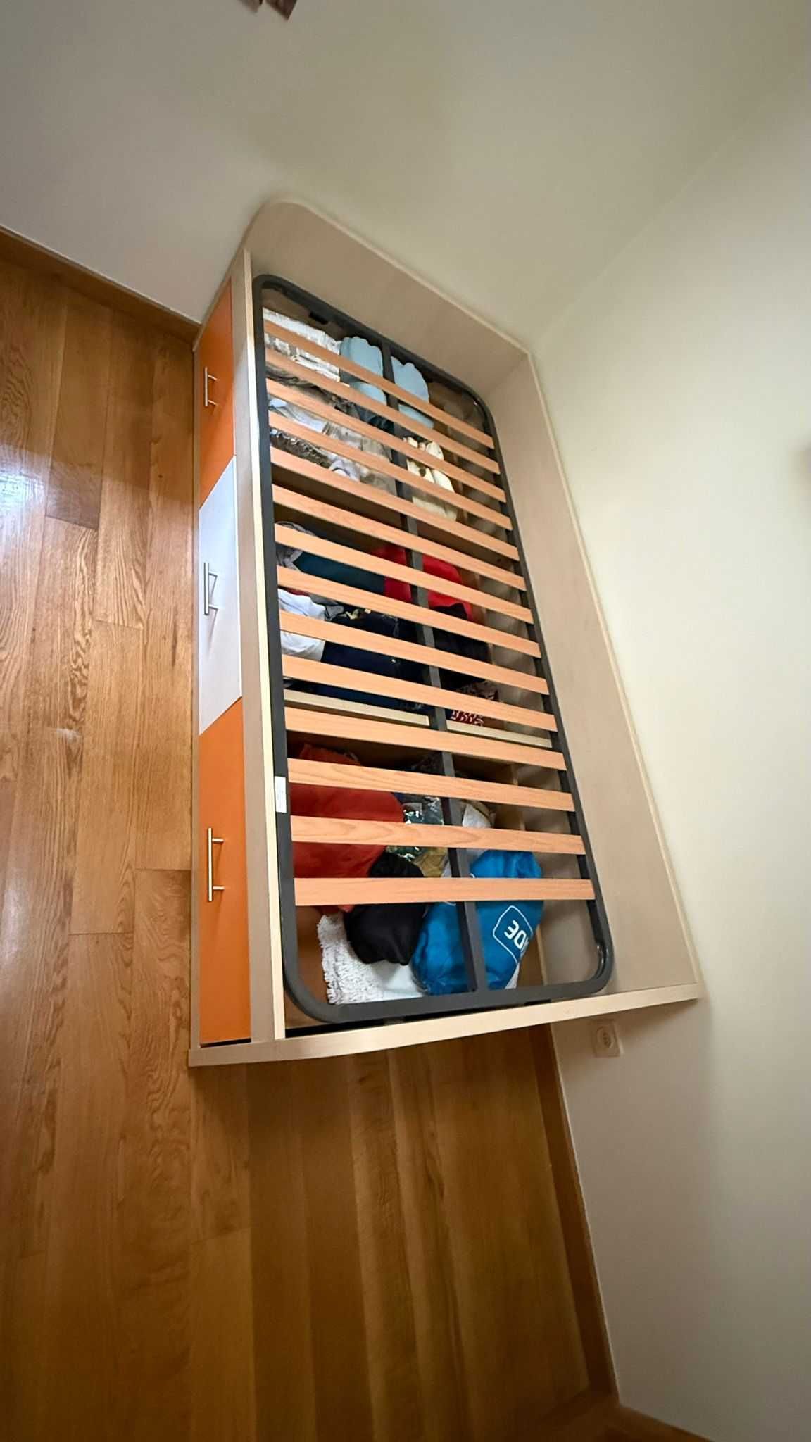 Cama de solteiro c/ colchão ortopédico