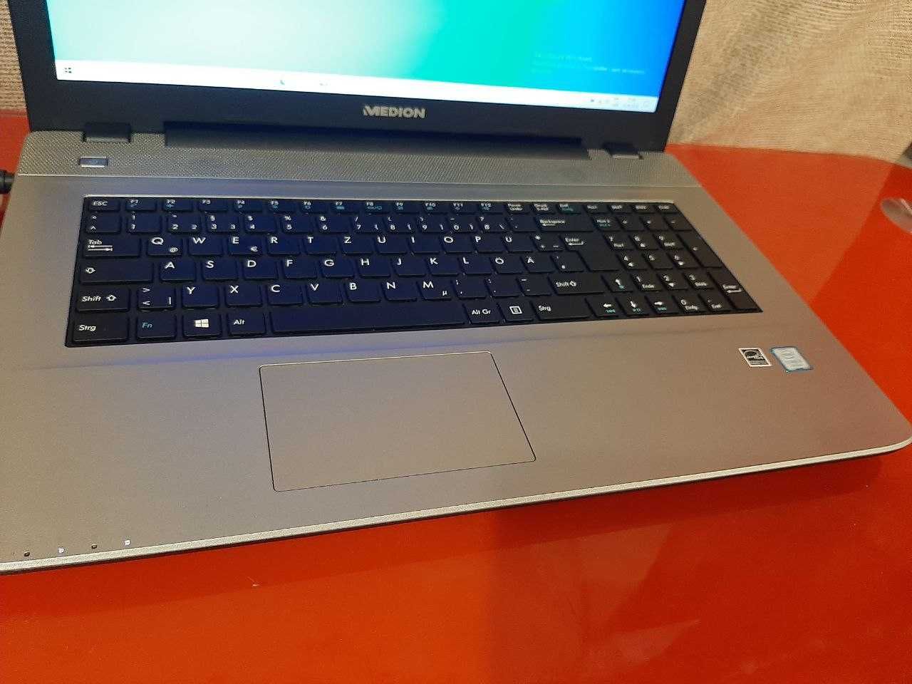 Игровой Lenovo 17.3"/Intel Core i3-7100U/8GB DDR4/SSD-256GB