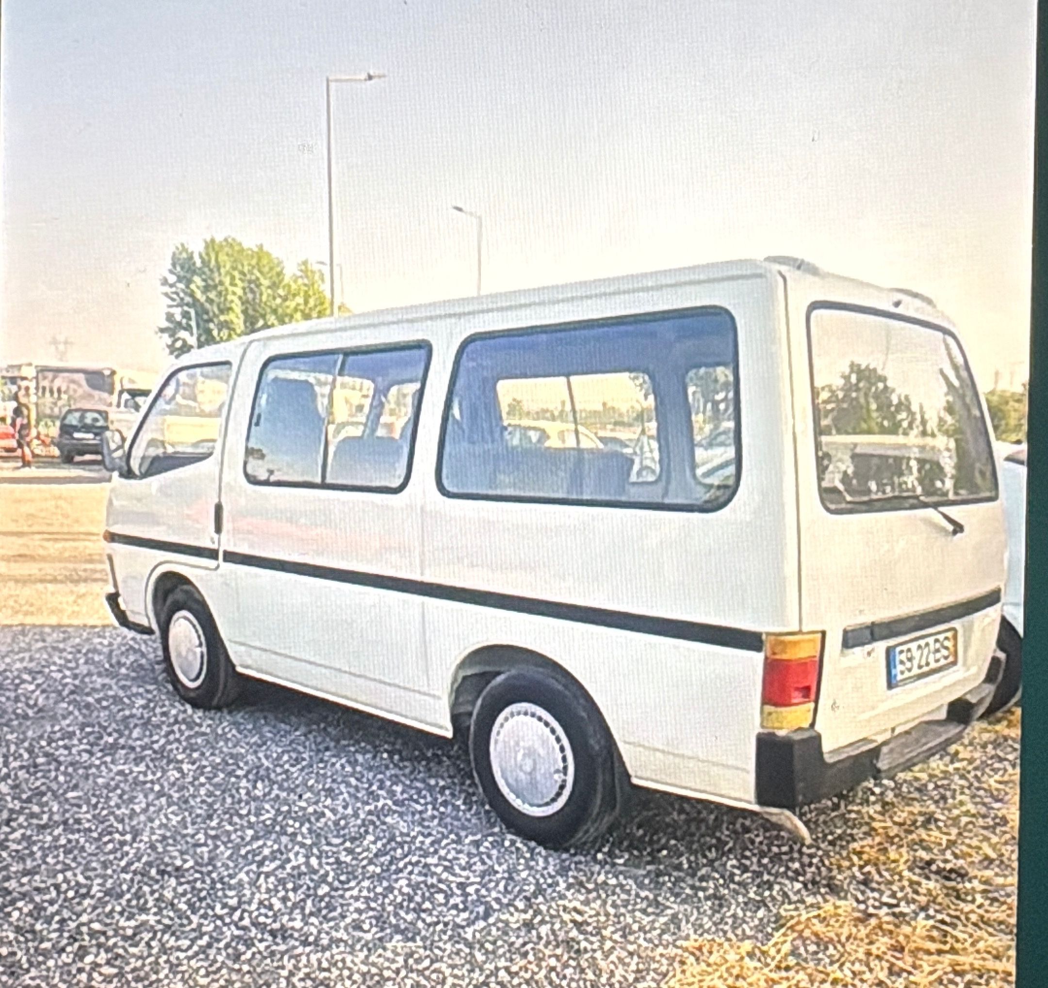 Carrinha isuzu  creme