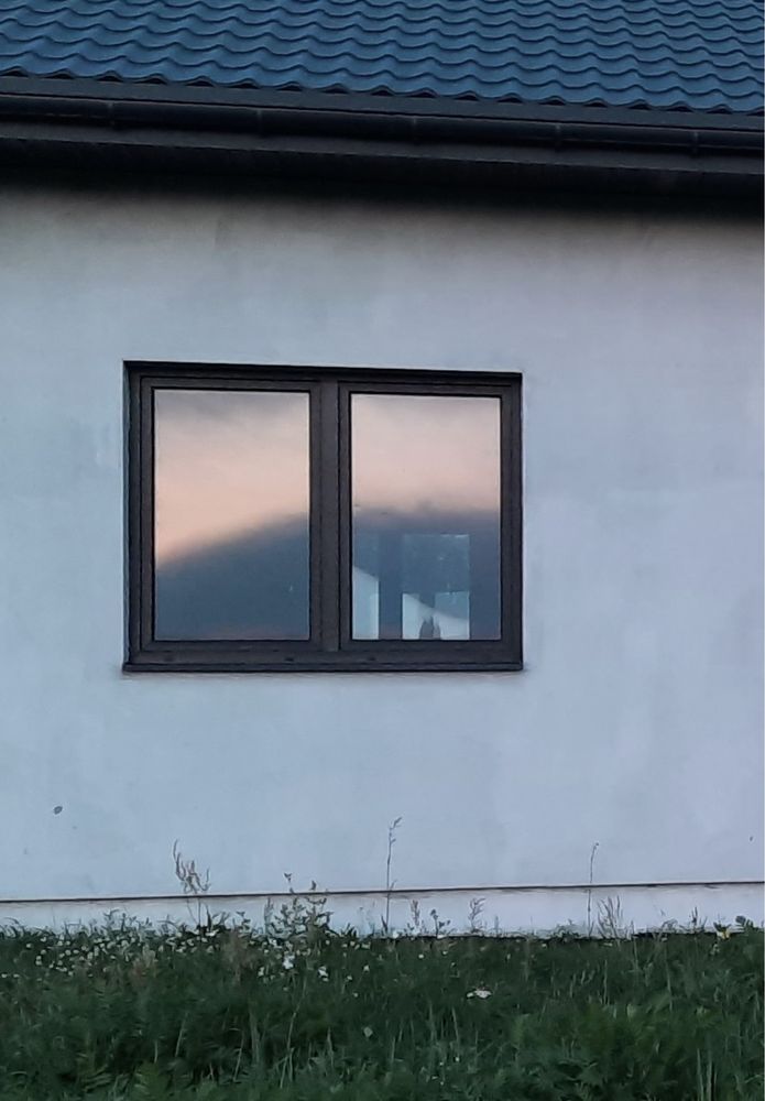 Okno PCV 150x180 z parapetem zewnętrznym