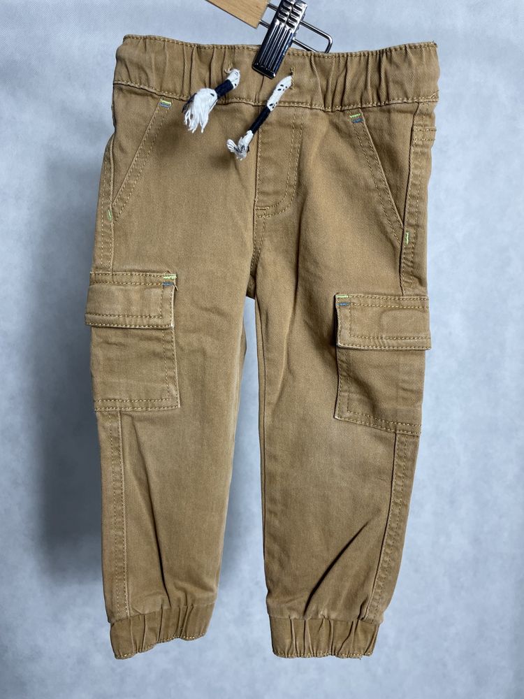 Brązowe spodnie chłopięce cargo rozmiar 92 cm (2 lata)