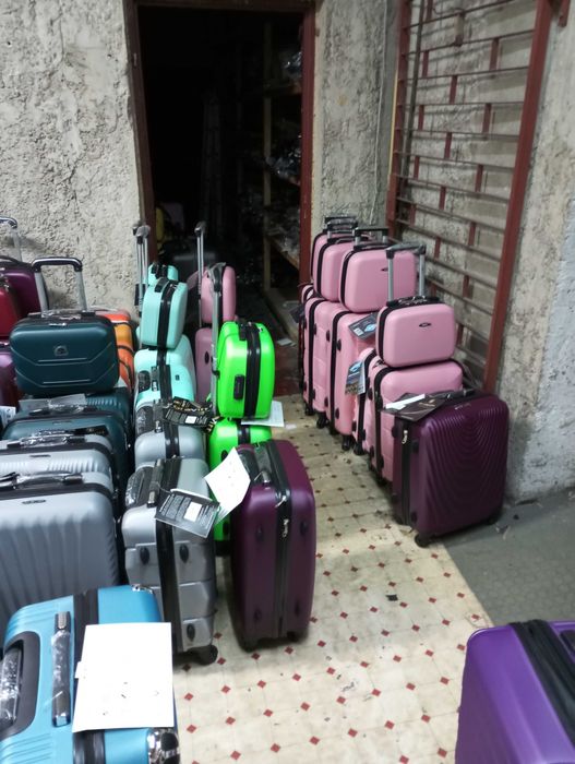 Walizka średnia xl z abs na 4 kołach podróżna